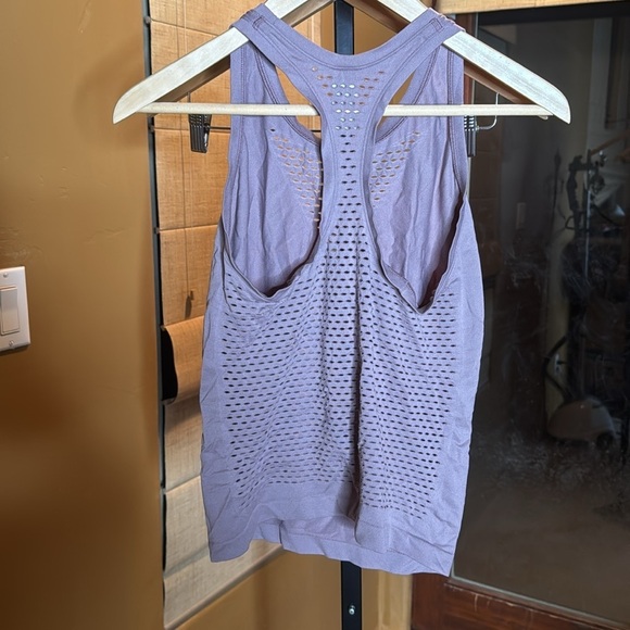 Victoria’s Secret VICTORIA SPORT Seamless Laser Cut Tank Top Size Small - Picture 6 of 7